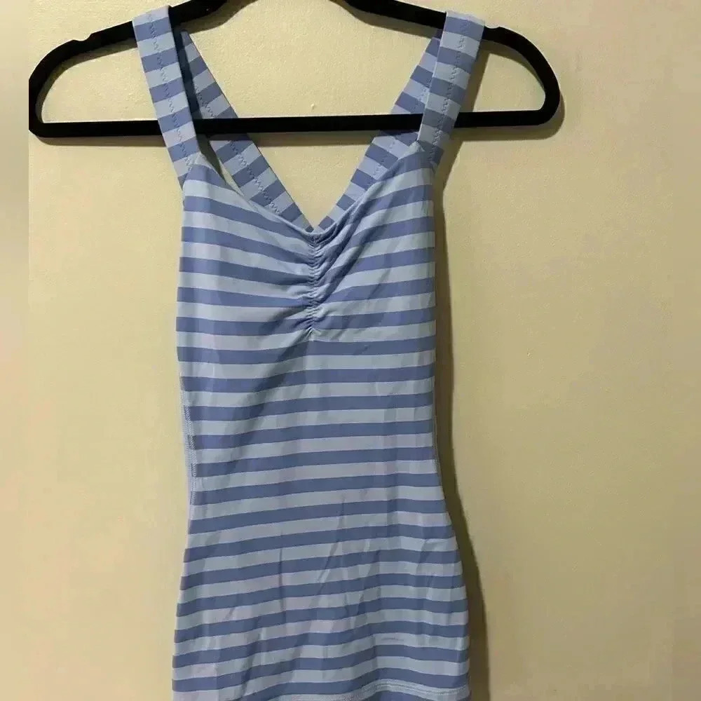 Lululemon Core Kicker Tank 4 - Picture 4 of 7